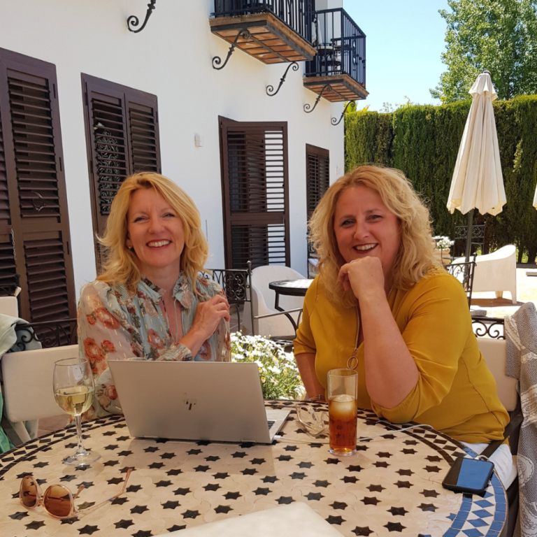 Helga en Trea schrijven boek in Spanje tijdens workation